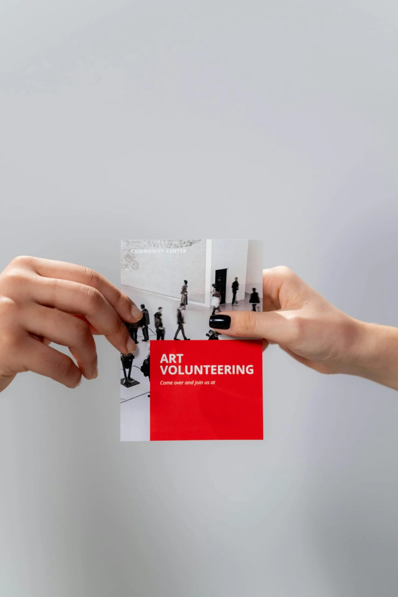 A Simple Guide to Standard Flyer Size Dimensions for Your Business